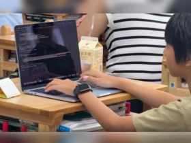 爸爸激勵「不好用就自己做一個」，他每天清晨6點半起床自學寫程式！9歲寫「記帳神器」APP爆紅登AI年會